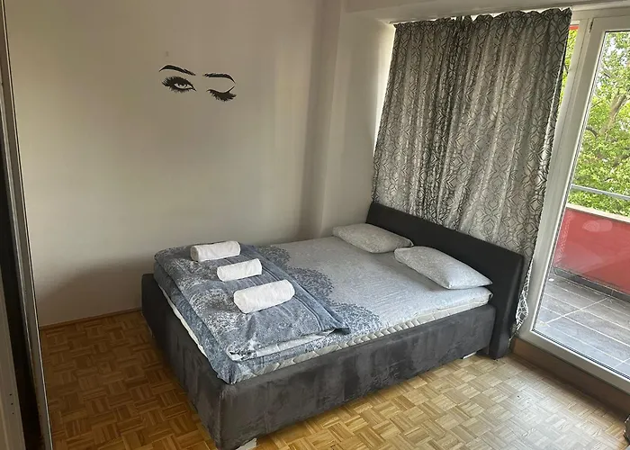 Lovely Near Center Apartment *